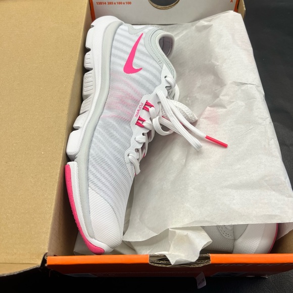 Women’s Nike Flex Supreme TR 4 - Brand new in box- Size 6.5 - Picture 4 of 10